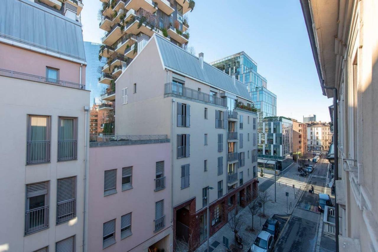 Joivy 1Br Apt In Isola With Stunning View To Bosco Verticale Милан Экстерьер фото